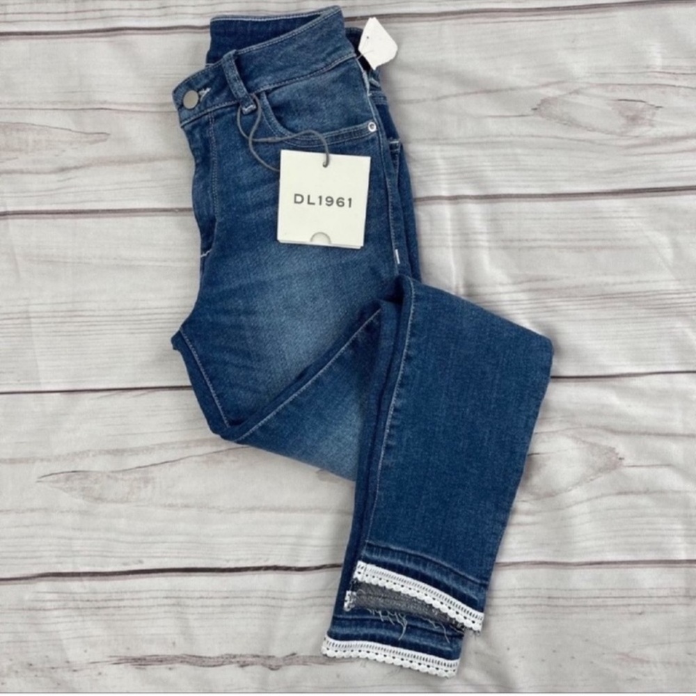 DL1961 FLORENCE SKINNY JEANS MID-RISE
NWT
Size 26